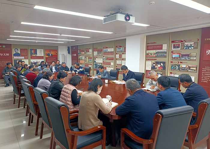 只争朝夕促发展　干字当头抓落实